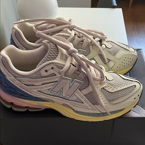 RARE Unisex New Balance 1960N Sneakers